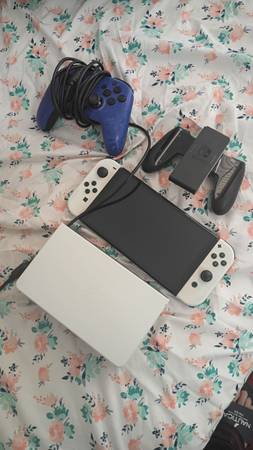 Switch OLED and 8 games! 1