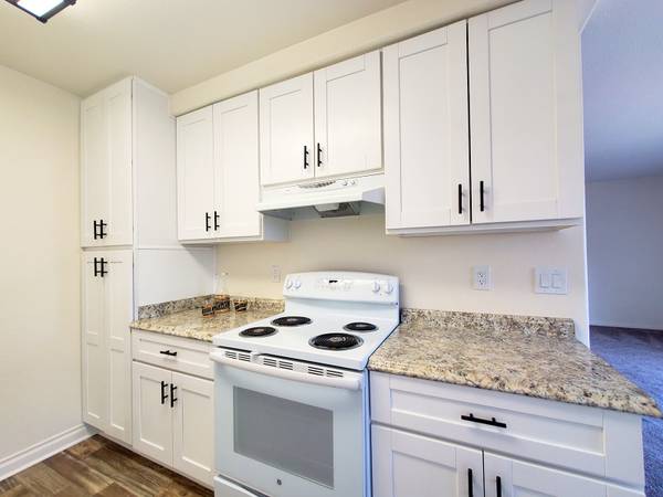 $2,675 / 3br - Palm Villas - 3x2 Cottage! Lavandería en el lugar! Aire acondicionado central! (El Cajon)63701744212099123