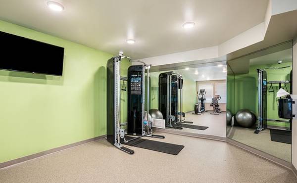 $483 / 1br - ¡Vida en estilo de apartamento sin compromiso! (2225 Point Blvd, Elgin, IL)63781350824579122