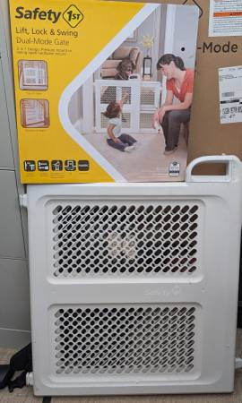 Safety 1st Dual-Mode Gate 1