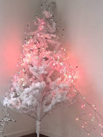 White Chrstmas Tree w lights 4ft 1