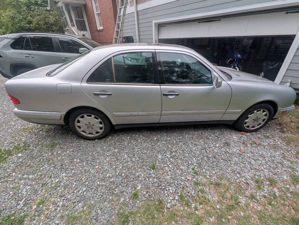 Mercedes Benz 1999 E Class 300TD - $1,500 (Durham)63470072257025122