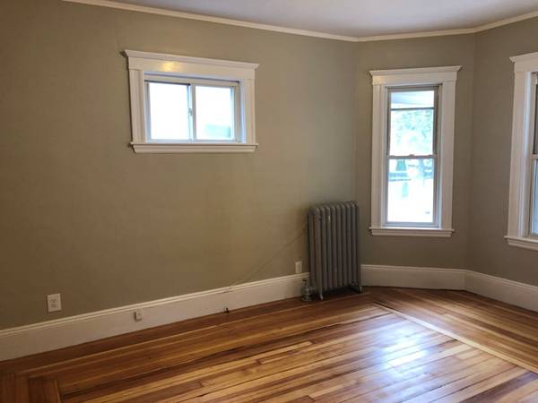 $3,300 / 3br - Medford 3 Bed/1 Bath Apartment | Malden St63828264936065121
