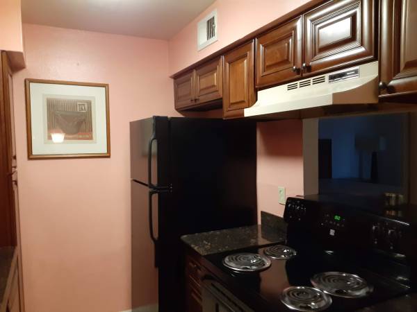 $850 ~ Habitación principal ~ Centro Médico (Hearth Drive)63760508692227122