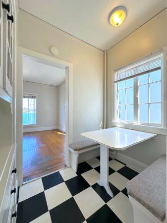 $2,150 / 1br - 650ft2 - Video&Plan! Lake Front Views! Corner, Dining Room, Dishwasher&Parking (oakland lake merritt / grand)63889098919297124