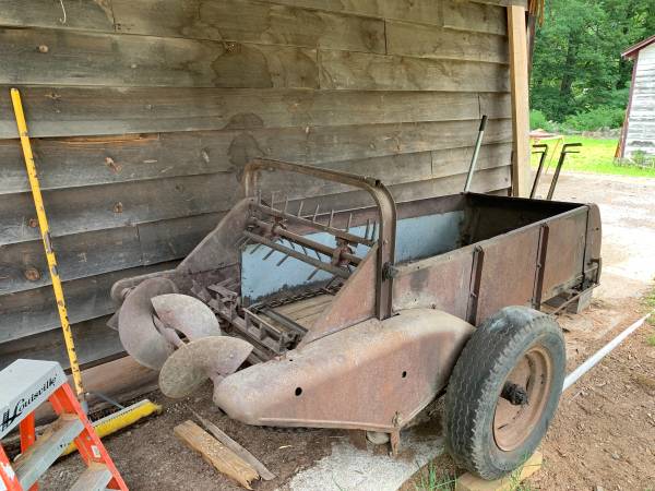 Antique International Manure Spreader 1