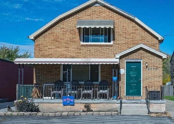 Modern 3 Bed 1 Bath Unit in Cheektowaga NY - Available 7/17 - $2150 1