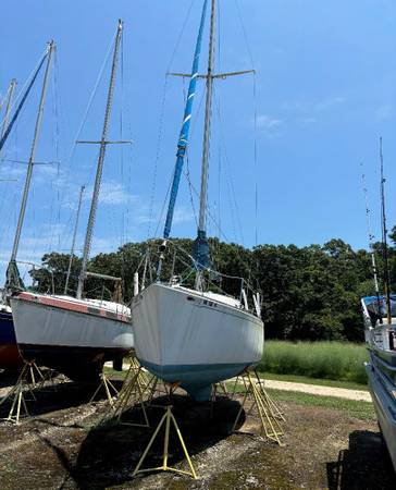 MORGAN SAILBOAT 27'8" 1