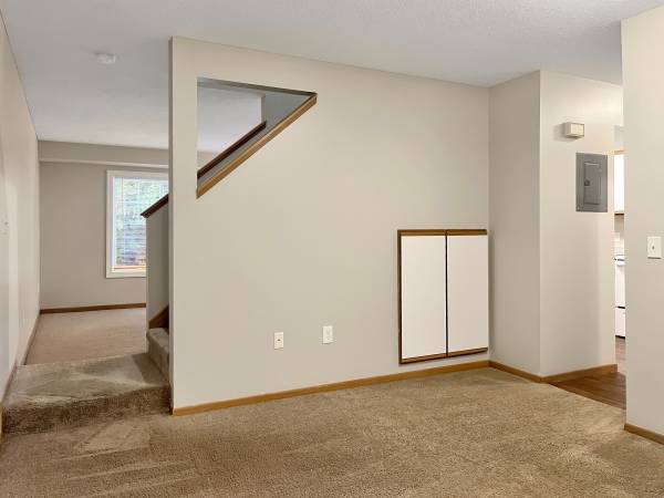 $2,095 / 3br - 1200ft2 - Comfortable 2-Level Home at Fernbrook Townhomes (Plymouth)64048420884611122