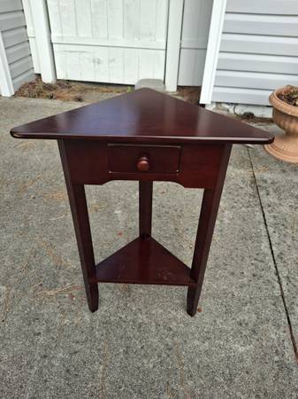 Accent Corner Table 1