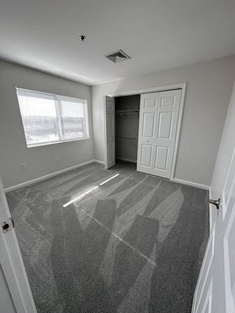 $2,450 / 2br - 1040ft2 - 24/7 Emergency Maintenance, Picnic Area, 2 Bank Elevators (180 Woodbury St, Manchester, NH)63932054965891122