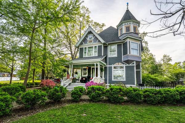 $3500.00 / 3br - 2600ft2 - Fully furnished, modernized 1893 Victorian available for monthly lease63876483563395120