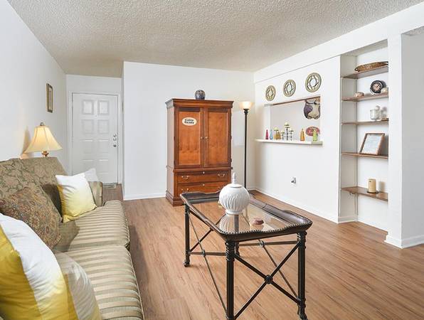 Super Cute 2BR in Super Convenient Locale-Close to HEB & Shopping... 1