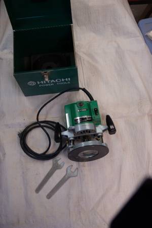 Hitachi TR-12 plung Router 1