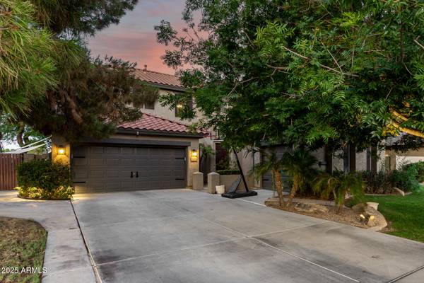 $719,000 / 4br - 2640ft2 - 4 Bed Residential in Gilbert (Gilbert, AZ, $719,000) (Gilbert, AZ)64024825448578122