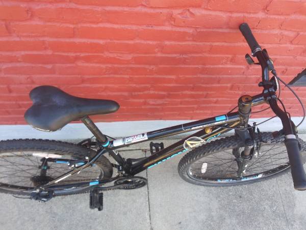 Diamond Back ~ Sorrento 27.5, 21-speed Mountain Bike. Aluminum 16.5" f - $120 (richmond / point / annex)63471254674179121