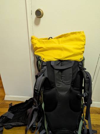Very large Mountainshith back pack 1