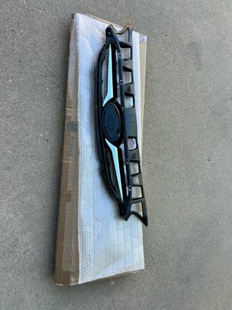 Hyundai Accent Upper Front Grill 2014-2017 1