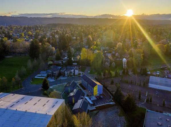 $1,295 / 1br - 429ft2 - Community Room, On-site Laundry Facilities, On-site Parking (8550 N Argyle Way, Portland, OR)63956504059907122