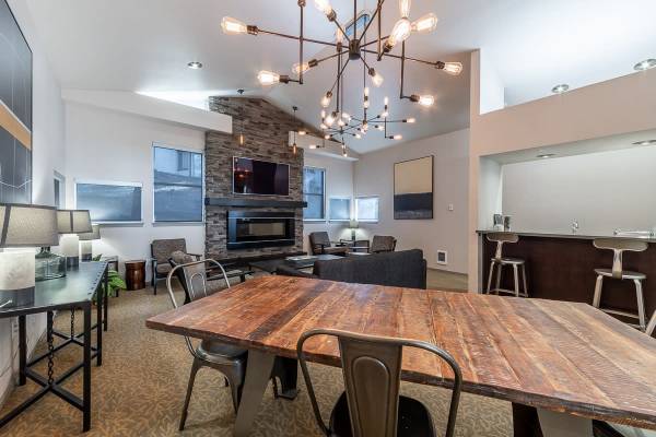 $2,100 / 2br - 975ft2 - Indoor Pool, Range (Electric), Dishwasher (22804 90th Way South, Kent, WA)63799881476611124