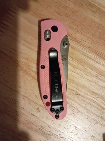 Benchmade mini griptilian 154CM blade pink 1
