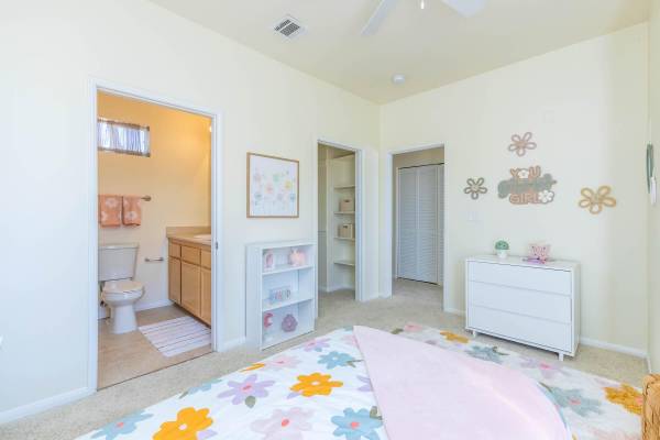 $3,229 / 3br - 1344ft2 - 🌾 Harvest Haven – 3BR Townhome – Contacto a Jessica Thornton! (17621 W. Pauline Ct., Canyon Country, CA)63829234631427124
