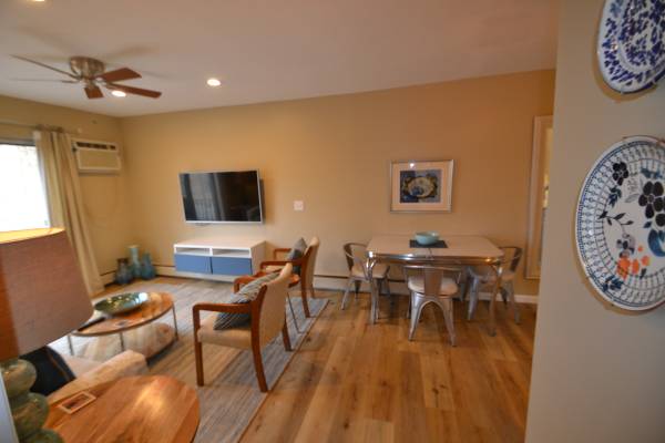 $1,295 / 1br - 600ft2 - R-25 Corp Furn 1BR Center City location (Bond Hill)63974472404483121