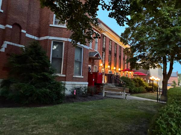 $2,100 / 2300ft2 - Now Leasing: Commercial Space with Limitless Potential! (Owego)64035577594882124