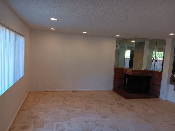 $3500.00 / 3br - 1358ft2 - Gated 3 Bedrooms in North Hills63818727770497121