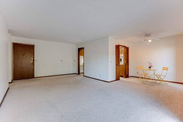 $1,450 / 1br - 790ft2 - On-Site Management, BBQ & Picnic Areas, Private Balconies or Patios (240 Central Ave N, Wayzata, MN)63868702876161124