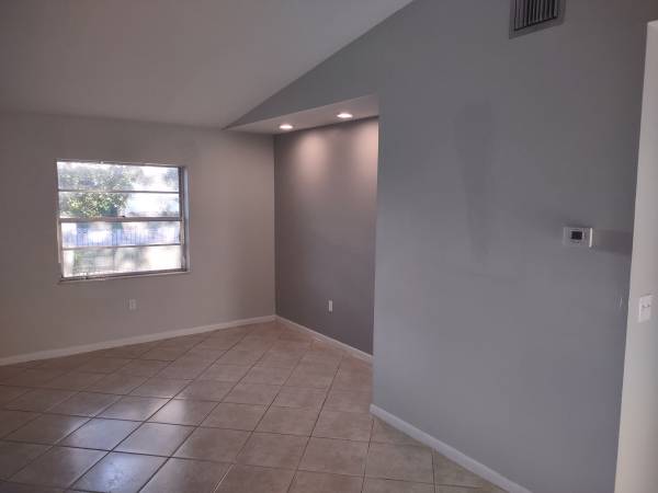 $1,350 / 1br - 1 bed 1.5 bath villa (Fort Pierce (Southern Courtyards))63799858580097120