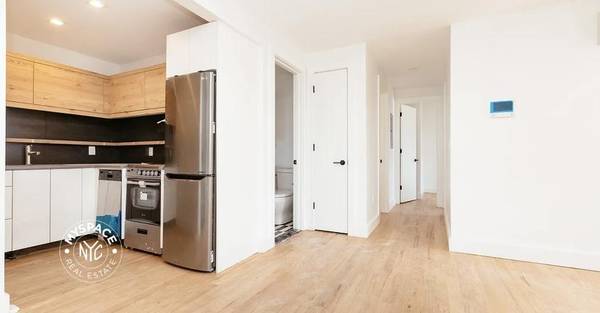 $4,500 / 3br - True 3 Bed w/ Roof Access – Prime Greenpoint – No Fee Central AC (Greenpoint)63788831981187120