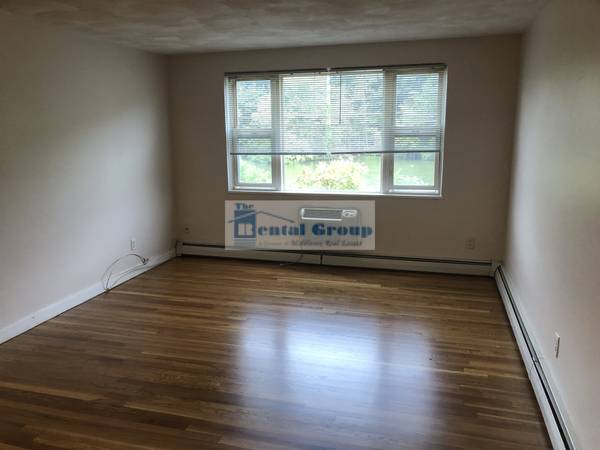 $2,300 / 2br - sunny 2 bed with heat and hot water hardwood floors   great location63655267999489122