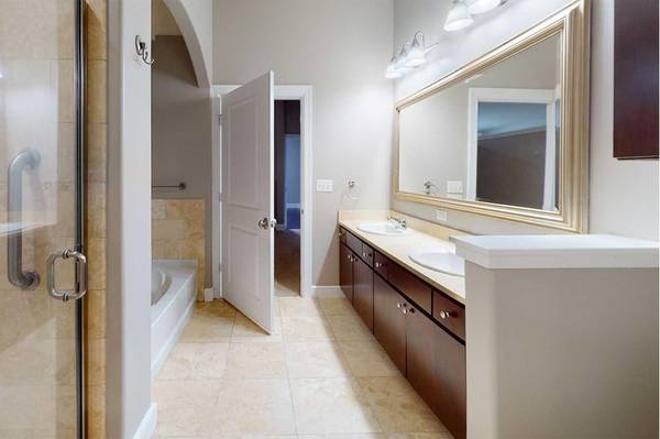 $4,067 / 2br - 1379ft2 - Garden tub, Painted accent walls, Private patio (Needham)63690793552769124