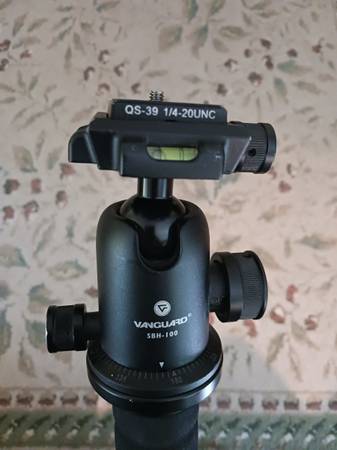 Vanguard monopod with ball head - $65 (Melrose)63471247549825120