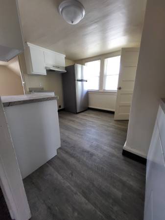 2 bedroom 1 bathroom upper apartment on Day street 1