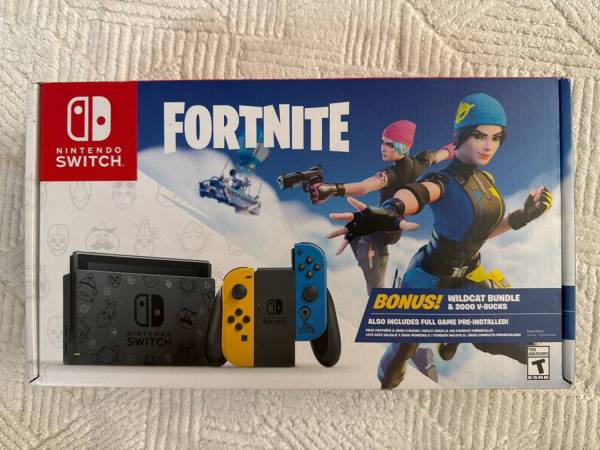 Nintendo Switch Fortnite Edition 1