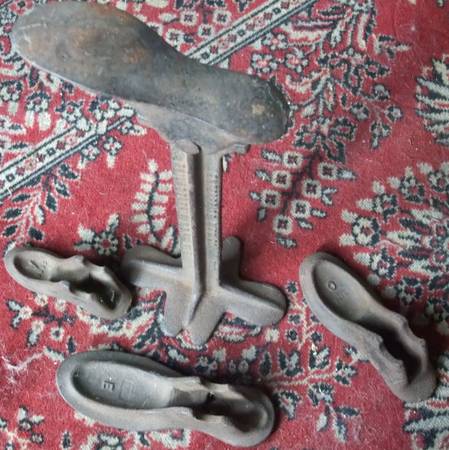 Antique Cobbler Stand 1