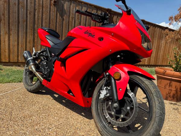 2009 Kawasaki Ninja 250R only 100 miles!