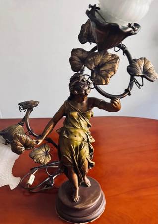 Vintage Art Nouveau classic style lamp 1