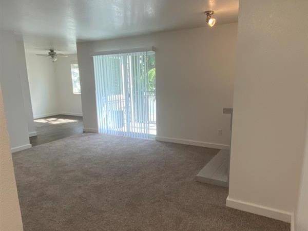 $2,527 / 2br - 1010ft2 - Stainless Appliances, Dog Wash, A Must See, Renovated Units63944964644483122