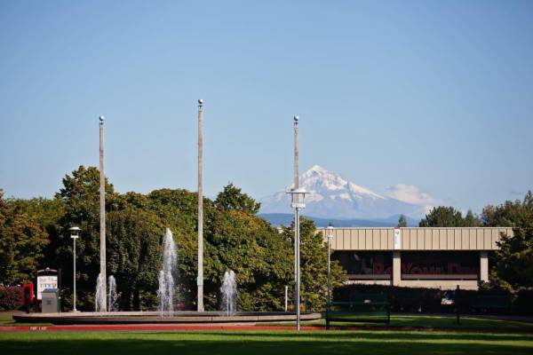 $1,942 / 2br - 785ft2 - Vaulted ceilings, Fireplace, Garage (Gresham. OR)63672547404801122