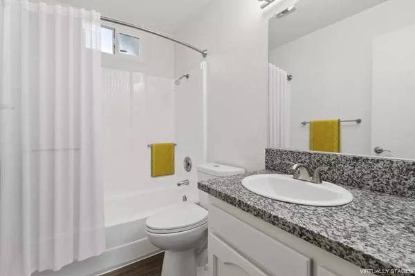 $2,476 / 2br - 952ft2 - Garden-style 952 SqFt 2 BR / 1 BA in Chula Vista. (Chula Vista - Rancho Del Rey - Bonita)63657141730563120