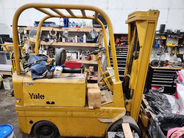 Forklift 1