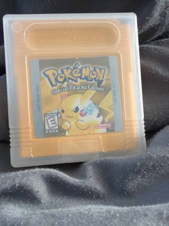Vintage Pokémon Yellow (in case) 1