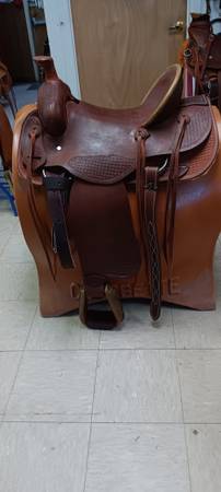 PENDING #513-16 SHOWMAN ROPING SADDLE 1