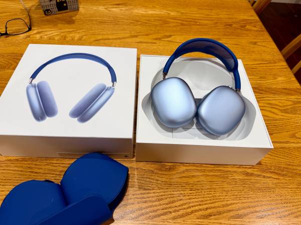 🎧 AirPods Max – Sky Blue (Immaculate Condition) - electronics