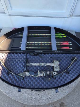 PSE Nova Compound Bow Plus Much More 1