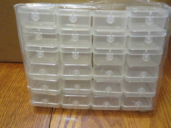UNOPENED PKG SMALL PLASTIC CONTAINERS 1.75Wx1inH wLIDS 24 for $6 1