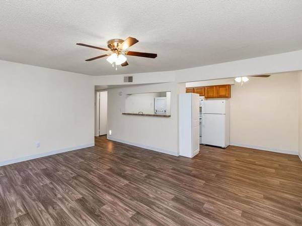 $1,054 / 1br - 720ft2 - Courtesy Attendants, Beautiful Landscaping, Fireplace (Gilbert)64025000157953123